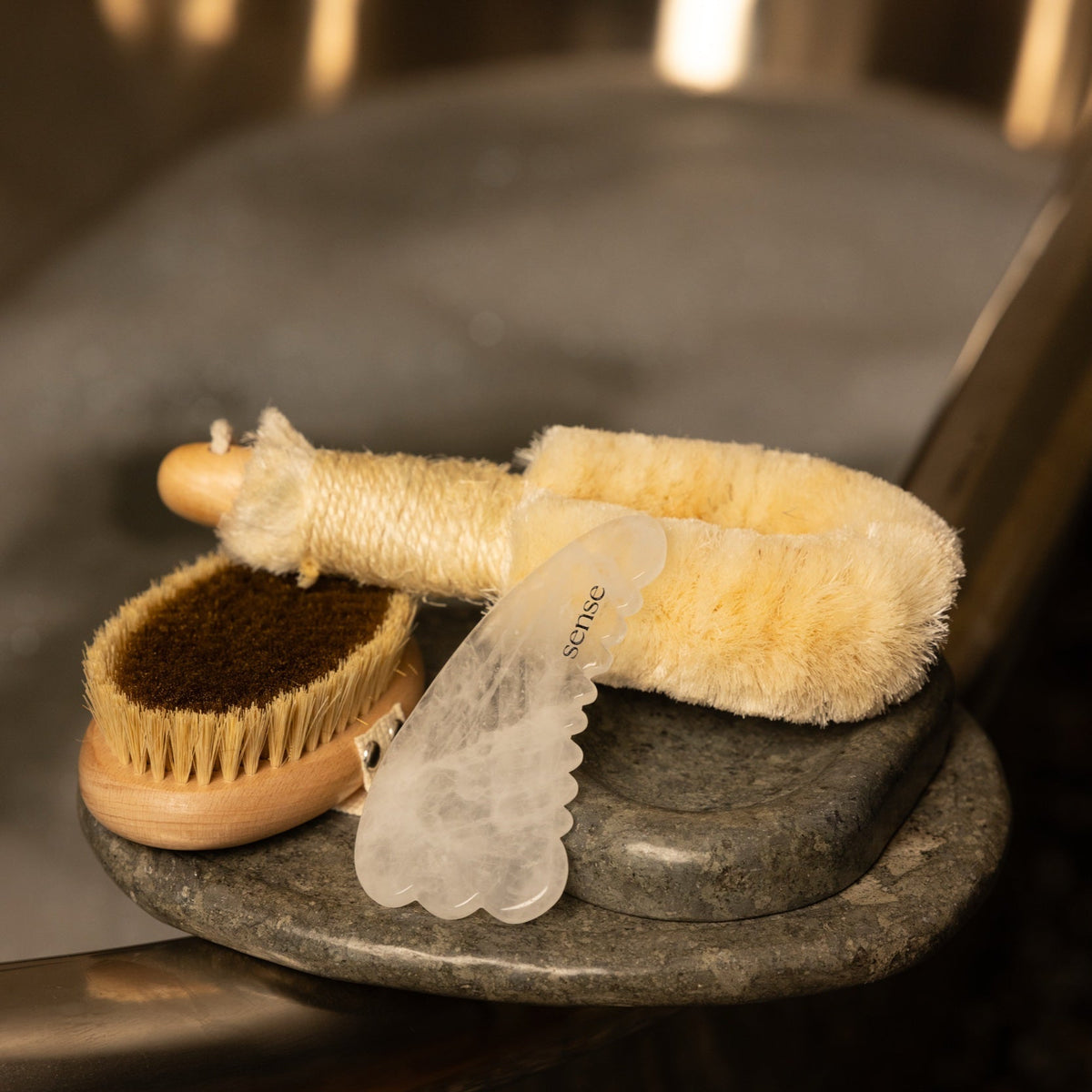 DRY EXFOLIATING & DRAINING BRUSH